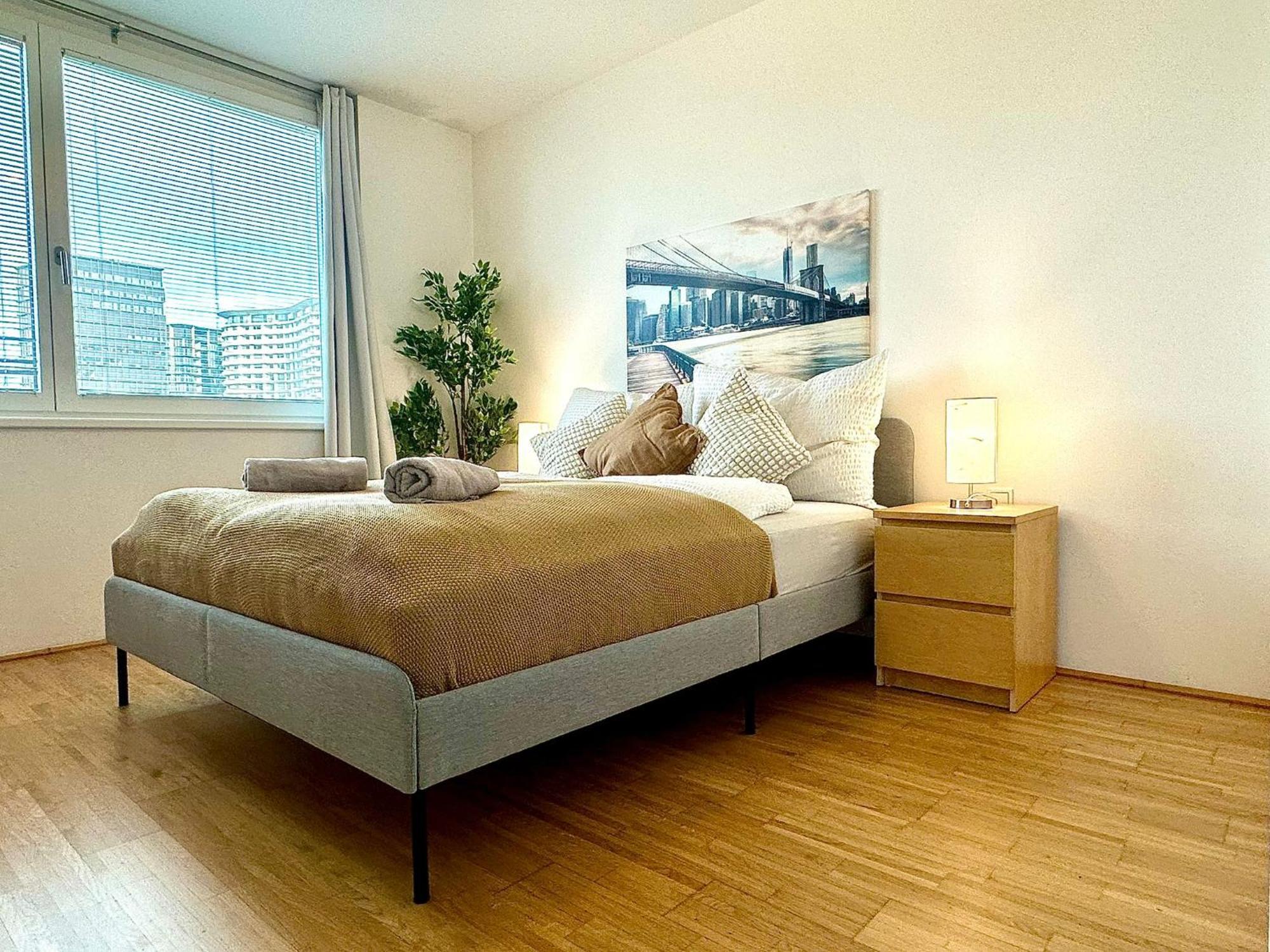 High Rise, Netflix, 2 Min To Main Station Appartement Wenen Buitenkant foto